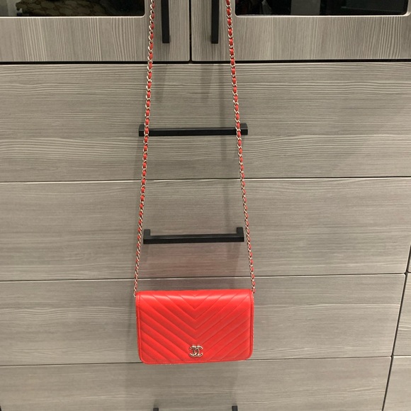 Chanel wallet on a chain chevron Red - Picture 2 of 7